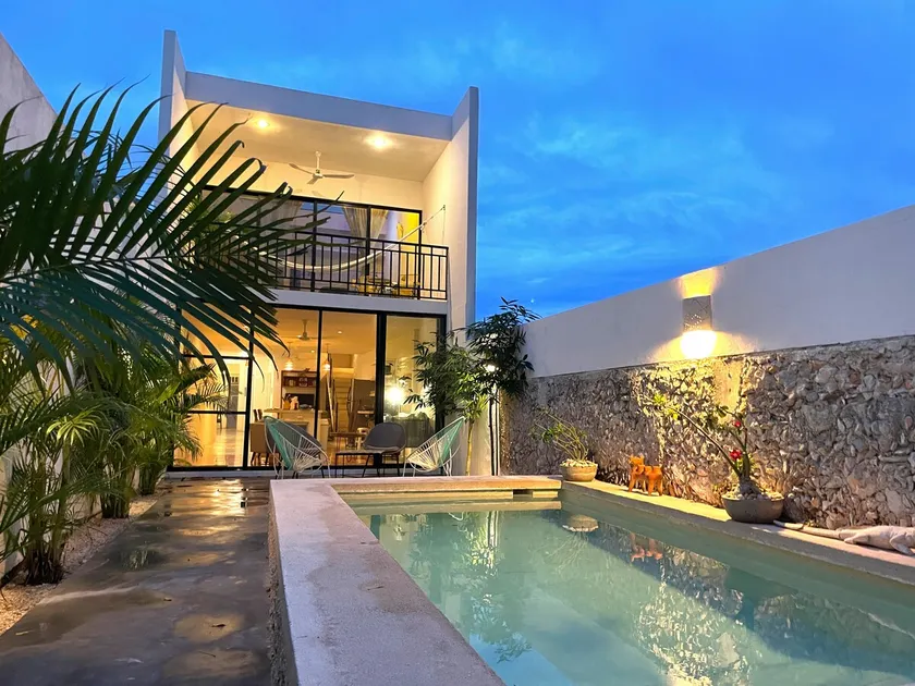 Airy house with bikes and pool - Image 1