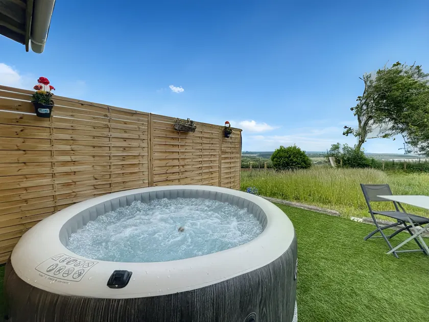 Le 189 – Panoramic view + Private hot tub - Image 1