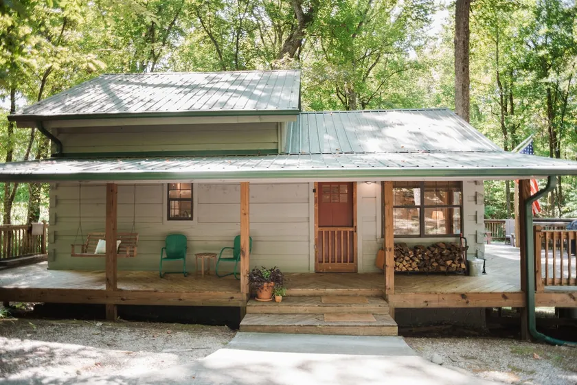 Peaceful cabin, 13 miles to the Great Smoky Mtns - Image 1