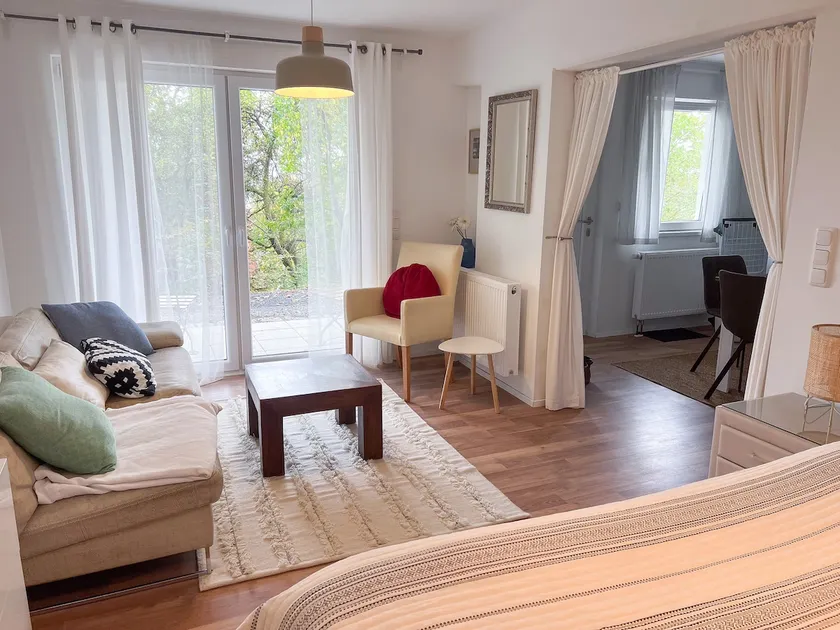 Beautiful quiet central apartment with terrace - Image 1