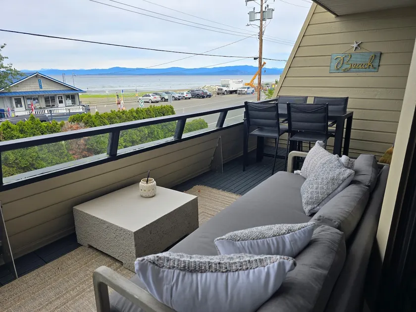 Beachfront Condo: Whale Watching & Cruise Ships - Image 1