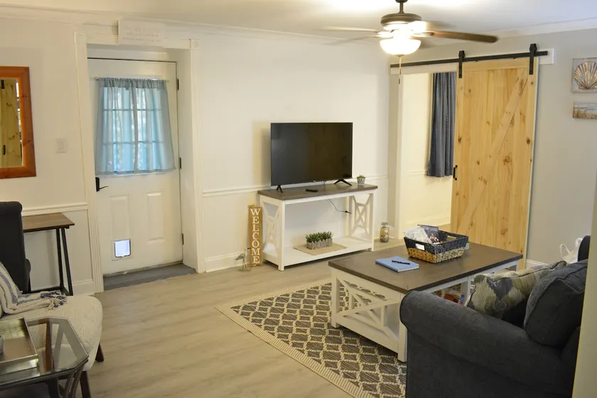 Cozy, beachy vibe in Hoover! - Image 1