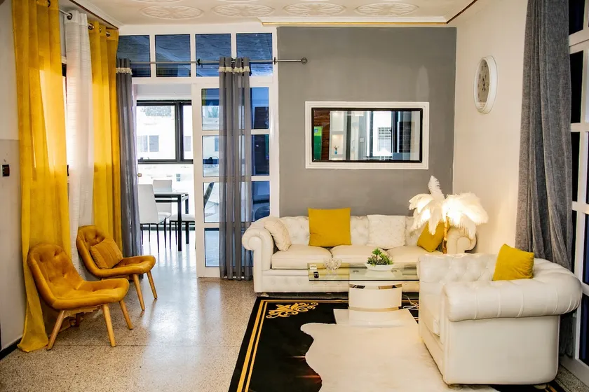 3 Quiet rooms in the center of Lomé - Image 1