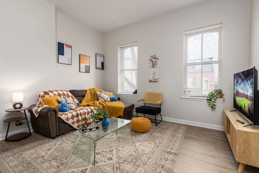 Soulard Gem |Cozy APT| Walk to Downtown STL! - Image 1