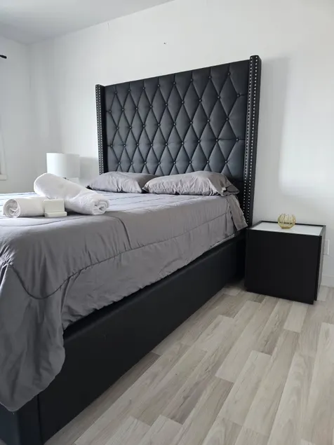 Modern & large AirBNB in Laval - Image 1