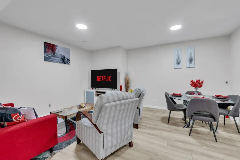 Beautiful Modern Unique Suite - Image 1