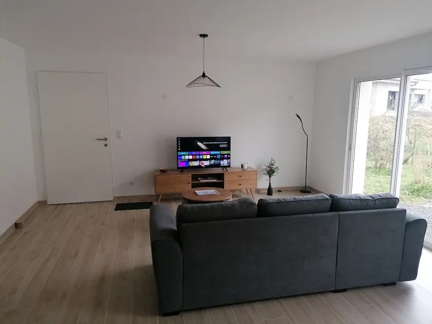 2-bedroom house - Image 1