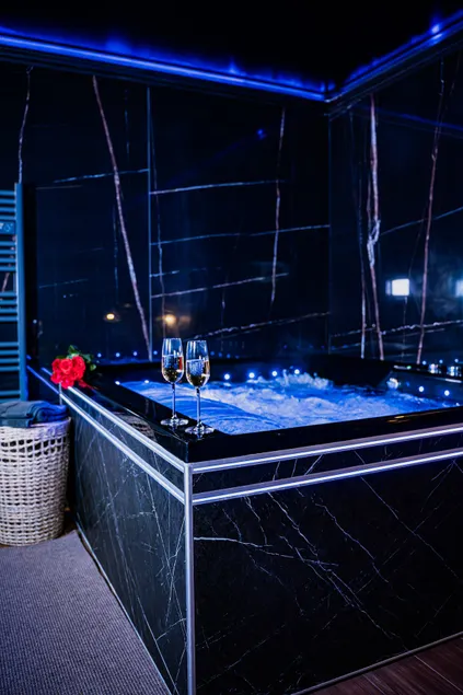 ROMANCE ROOM & LOVE - JACUZZI - PARKING - Menton - Image 1