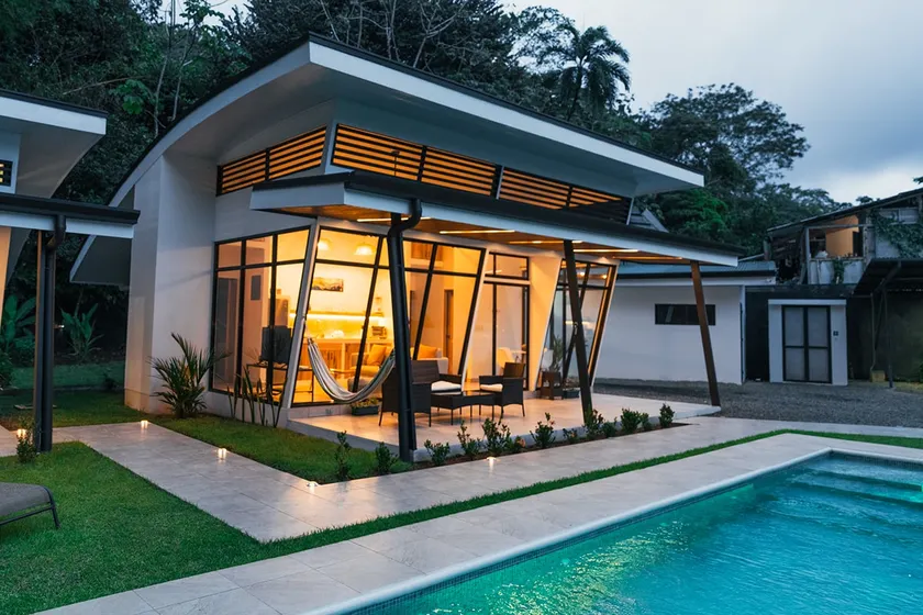 Elegant house with a pool in the center of Uvita. - Image 1