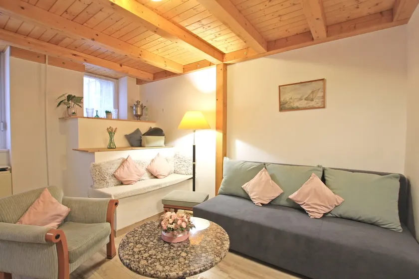 Charming stylish city duplex next to a quiet park - Image 1