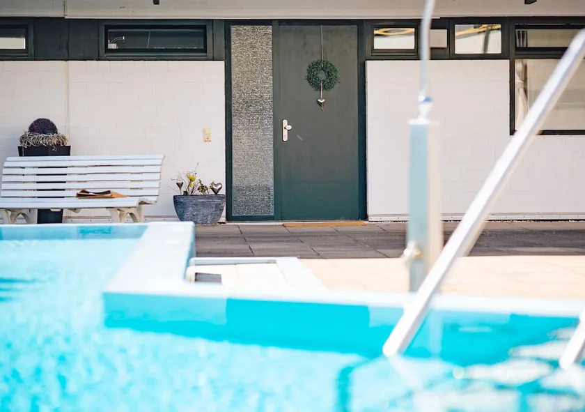 Forest & lake, dog allowed, sauna, pool, roof terrace - Image 1