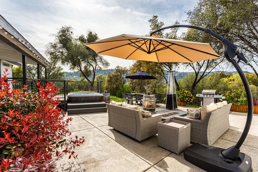 Manzanita Sunsets & Hot Tub Views Near Yosemite - Image 1