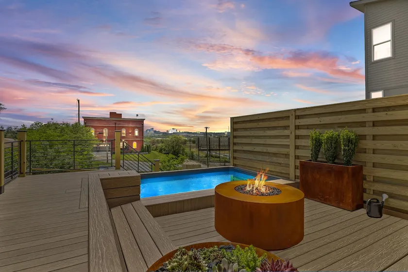 Hollywood Hill’s Oasis: Heated Pool & Hot Tub! - Image 1