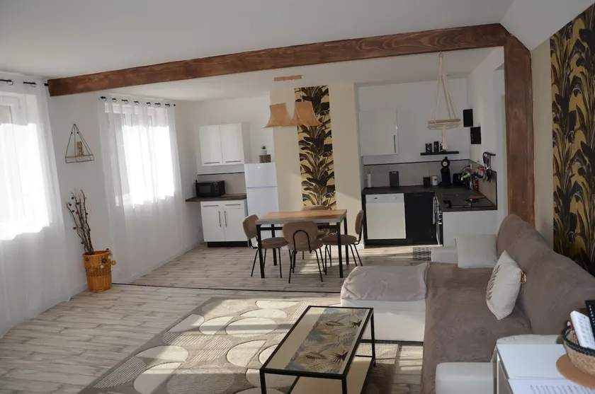 2 bedrooms, 2 bathrooms, terrace - Image 1