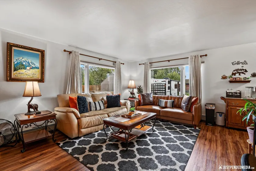 EntireHome/NoStair/JBER/Rental Car Available - Image 1