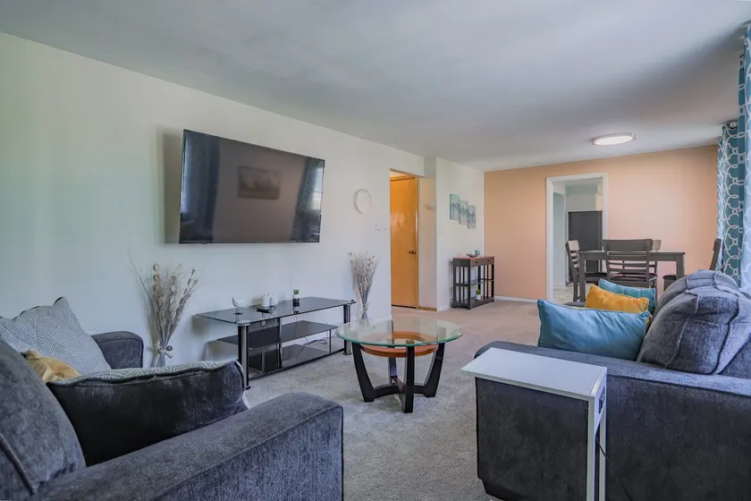 Cozy 2 Bed Room at Cleveland - Image 1