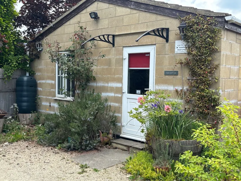 Tack Cottage, Honeywood Stables - Image 1