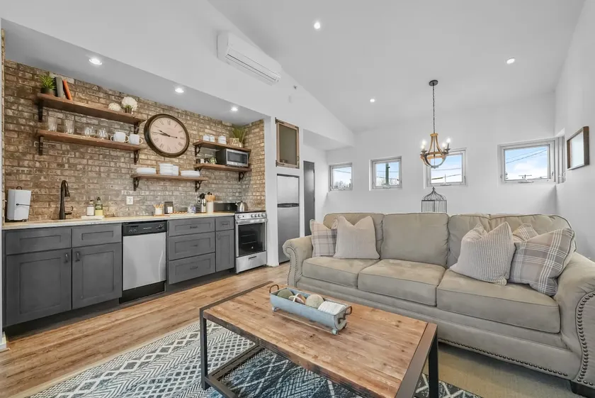 The Northern Nest ♥ Downtown • Cozy - Image 1