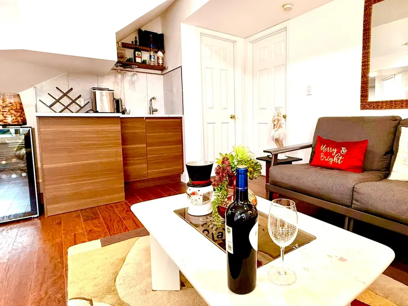 Private lower-level suite with a separate entrance - Image 1