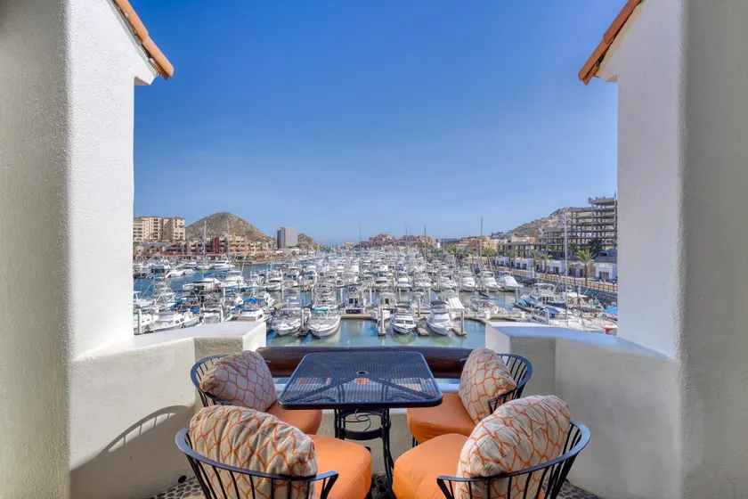 Beautiful Condo in the Marina minutes from the Beach - Image 1