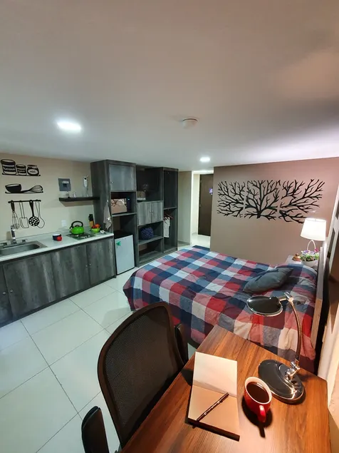 S05 Master Suite / Kitchen /40” TV / Balcony - Image 1
