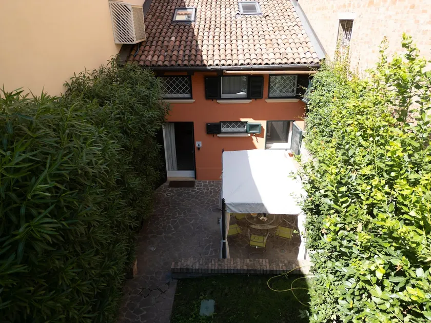 BolognaRoomscom - Isaia Garden Private Garden Spa Bath - Image 1