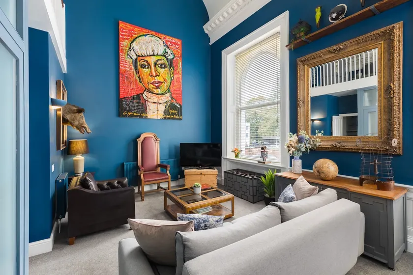 Stylish space in an old ballroom inc parking Docks - Image 1