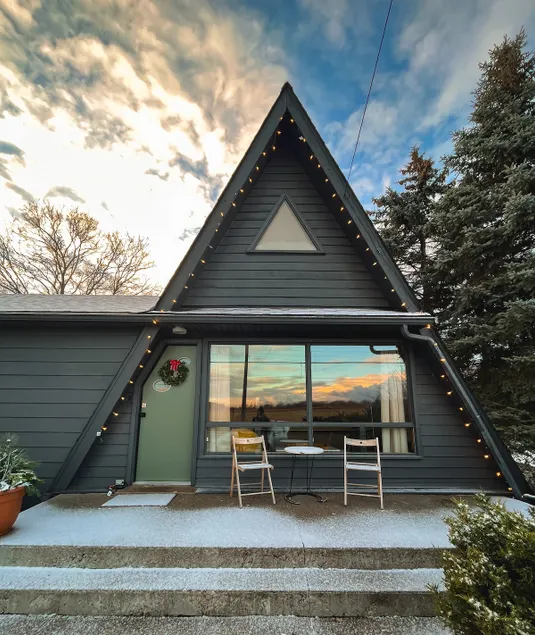 Cozy A-Frame Retreat in Niagara Wine Country - Image 1