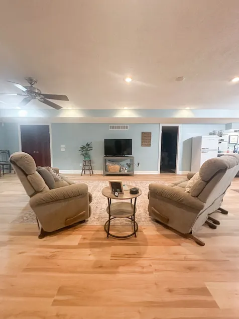 Spacious Private Apartment - Image 1