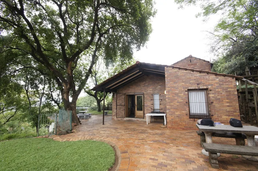 Due Season Getaway at Kosmos for 3 to 6 Guests - Image 1