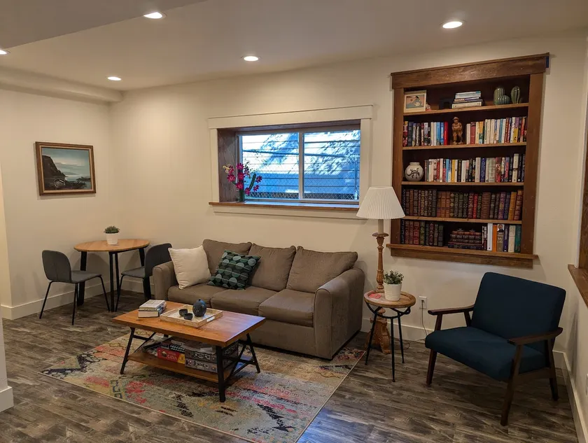 Light Rail Apt - No Clean Fee and Flex Arrival! - Image 1