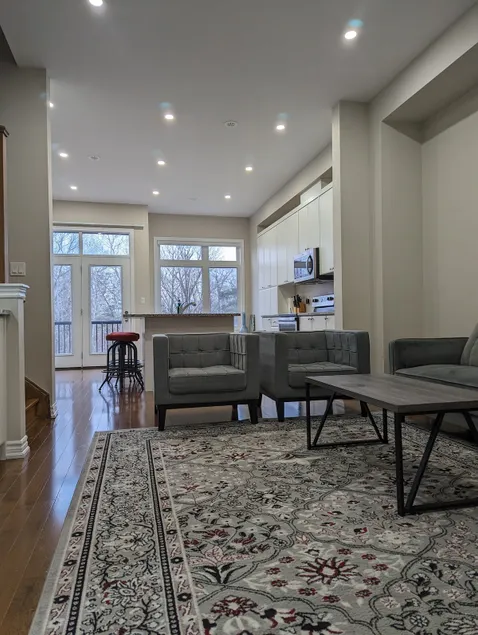 Turnkey, beautiful ravine townhouse in Toronto/GTA - Image 1