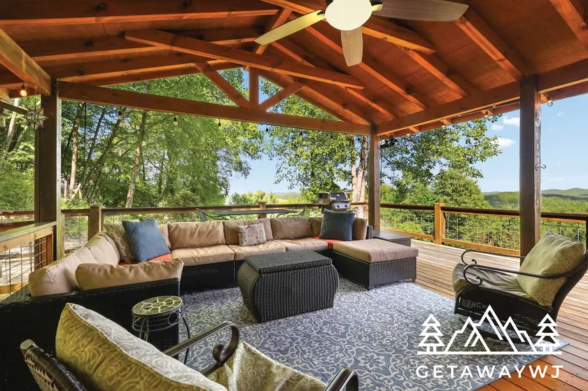 \"View & Far Between\" - Hyggeligt Mountain Home med Hot Tub og Amazing View - Image 1