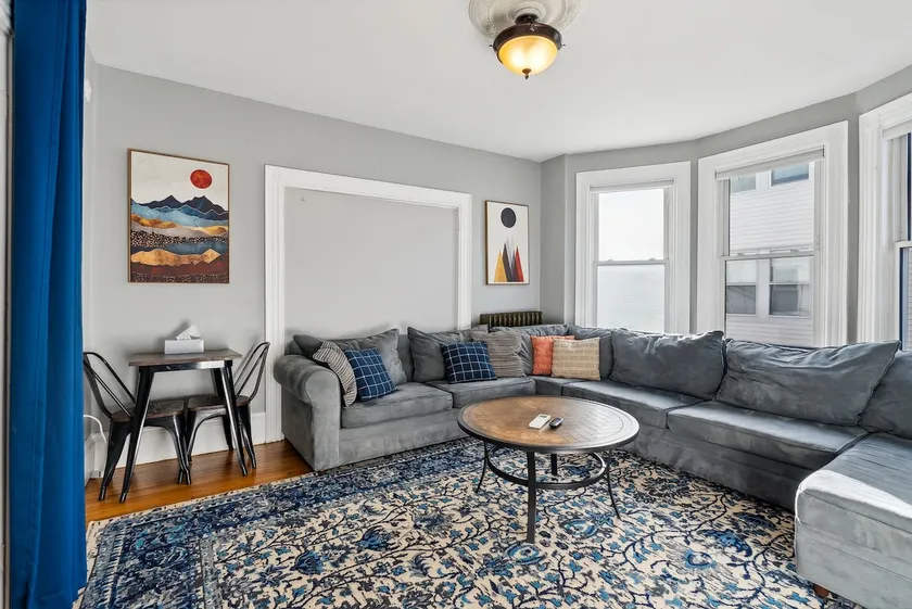 Walk to downtown ! Free Parking! Private Entrance! - Image 1