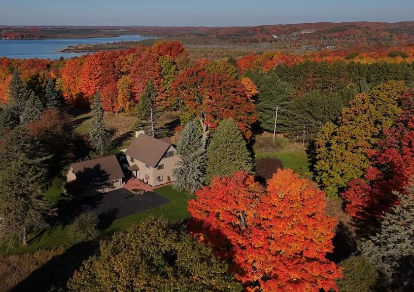 Spacious Shanty Creek Chalet with Resort Amenities - Image 1