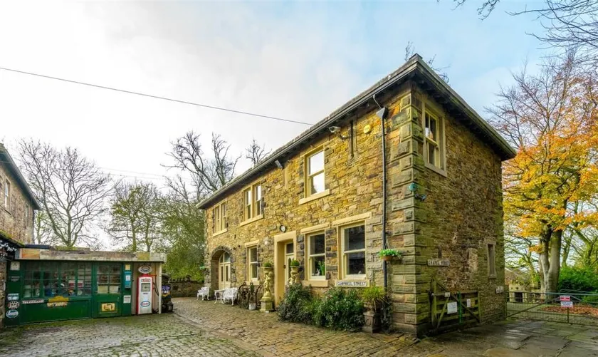 Fitzys Coach House - Wellness Retreat - Image 1