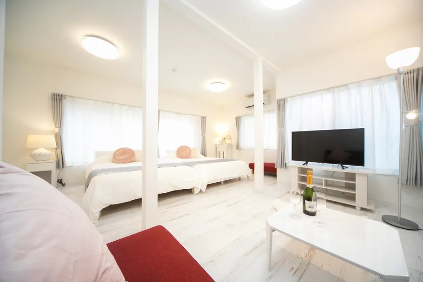 12 people can stay, pets allowed, 1-minute walk to the fishing port and beach, enjoy BBQ in the garden - Image 1