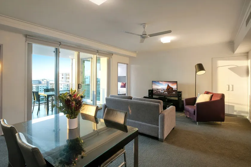 H on Mitchell Apartment Hotel - Image 1