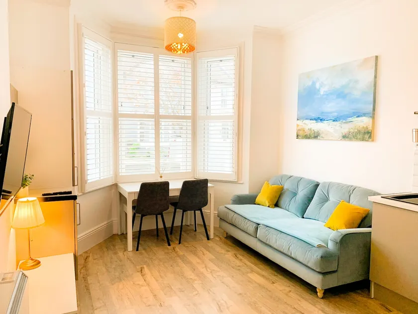 Lovely Annexe by the Beach, in Central Worthing. - Image 1