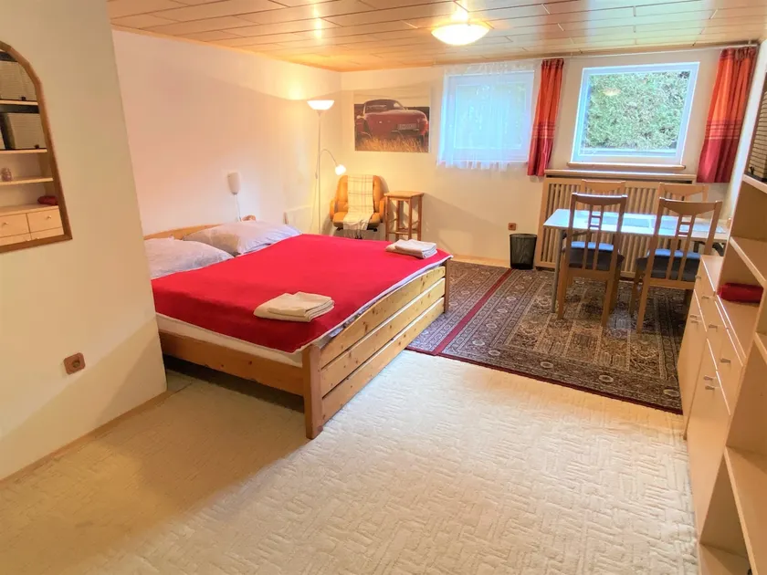 Apartment in family house with nice garden - Image 1