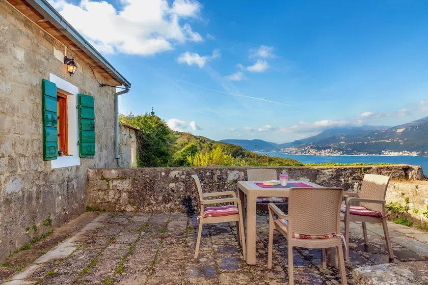 17th Century Stone House, 2 Terraces,Parking & BBQ - Image 1