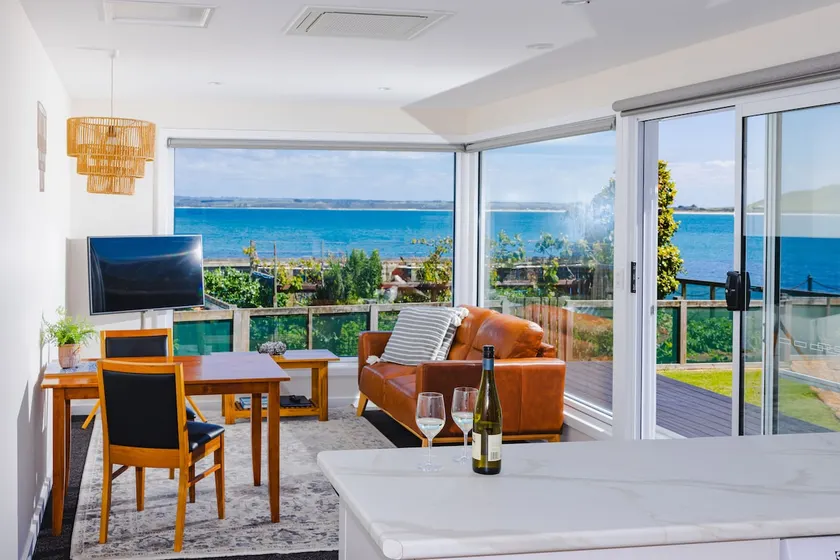 Amelia's Waterfront One Bedroom Apartment - Image 1