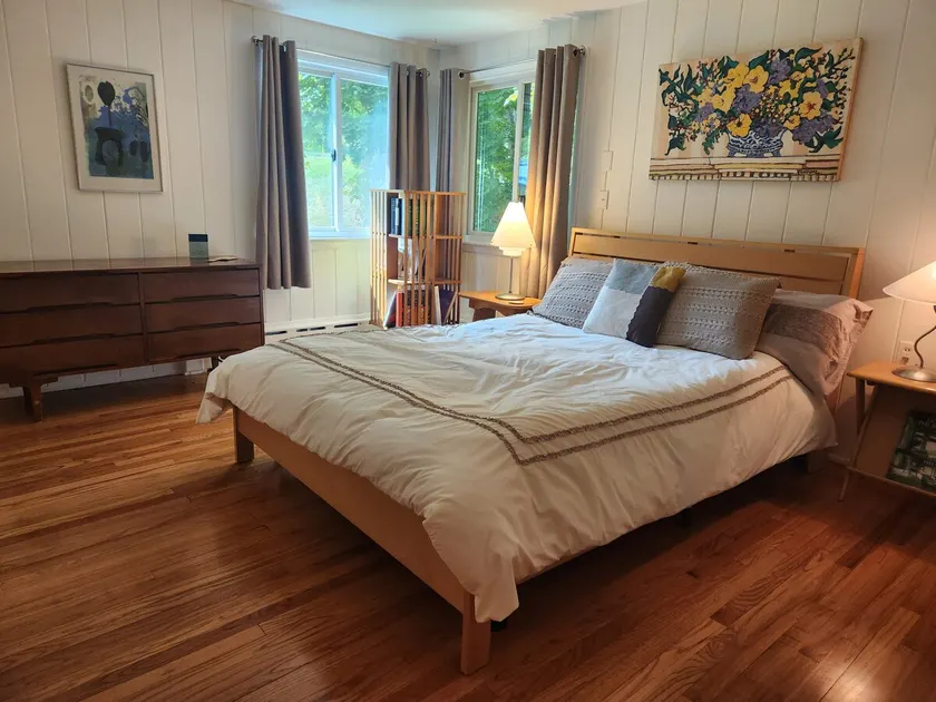 Stylish Haven Walk to Town Near Tanglewood AC - Image 1