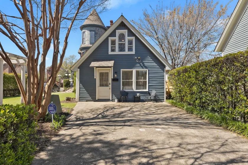 Baker Cottage - Luxury Downtown - Image 1