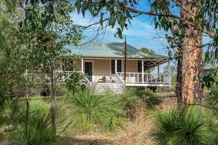 Bottlebrush Cottage & Studio, Wildbrook Pl - Image 1