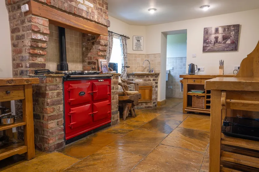 Sleeps 12, 6 Bedroom, 3 Ensuite, Village Location. - Image 1