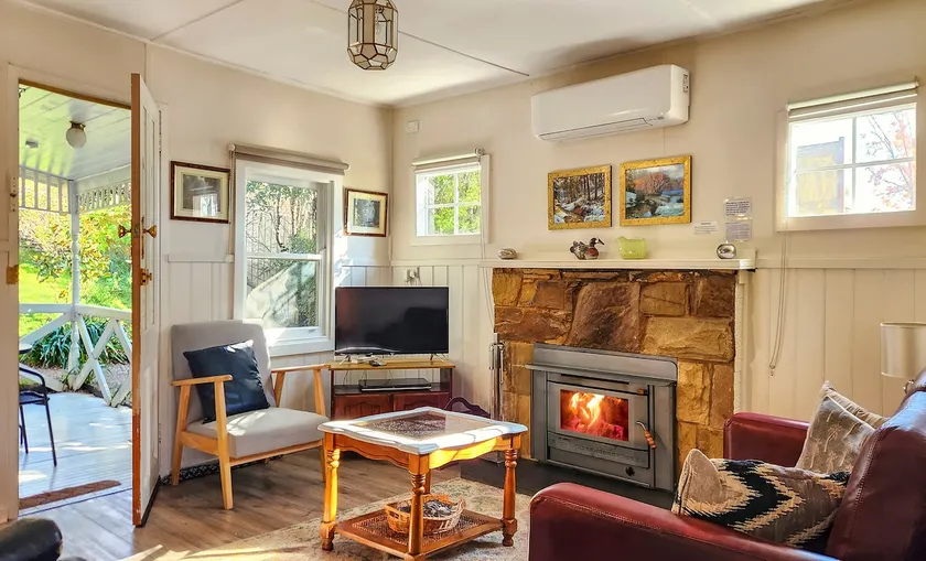 Bonnie Brae · fireplace, cosy, sunken spa bath - Image 1