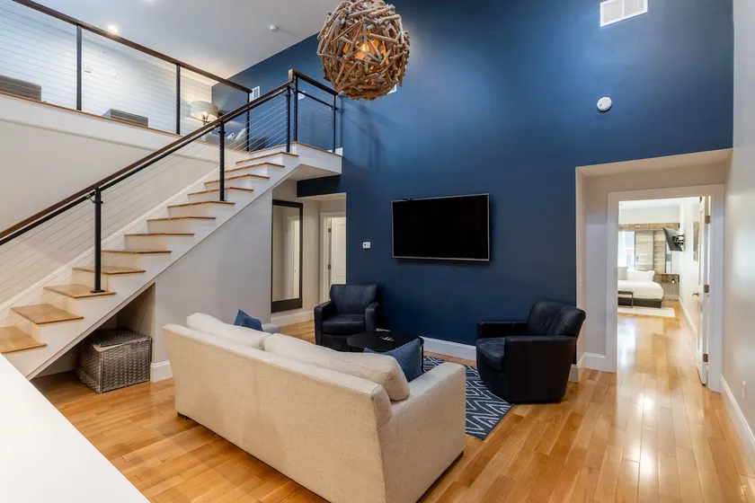 2 Bedrooms & Loft - Minutes to Shops & Restaurants - Image 1