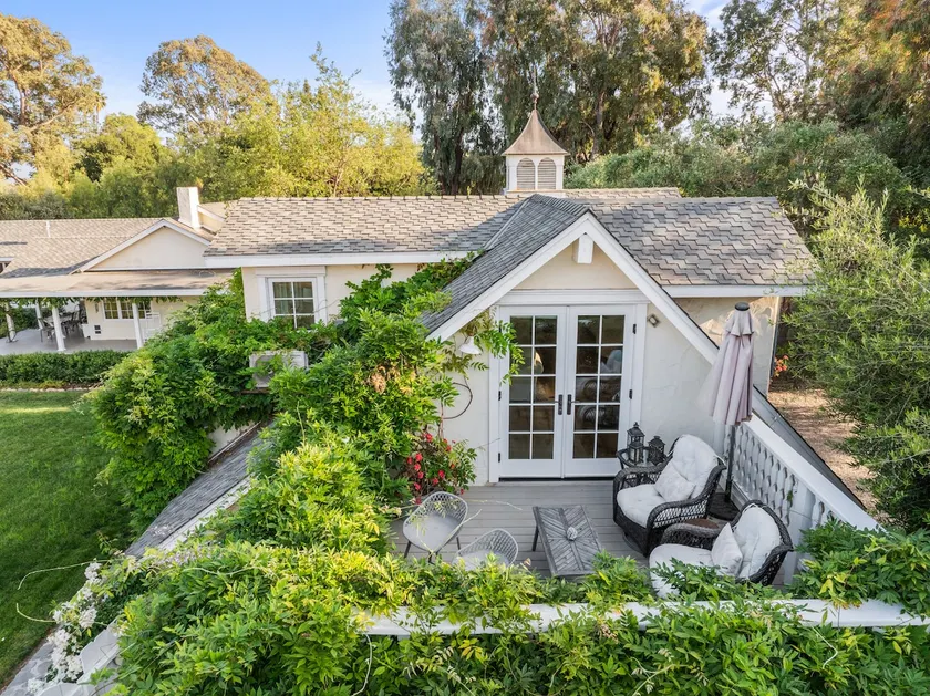 Anavo Farm’s Chic Sheep Retreat - Image 1