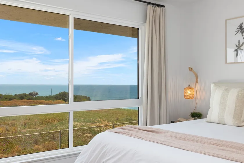 3Bd in Oceanfront Community With Pool & Spa - Image 1